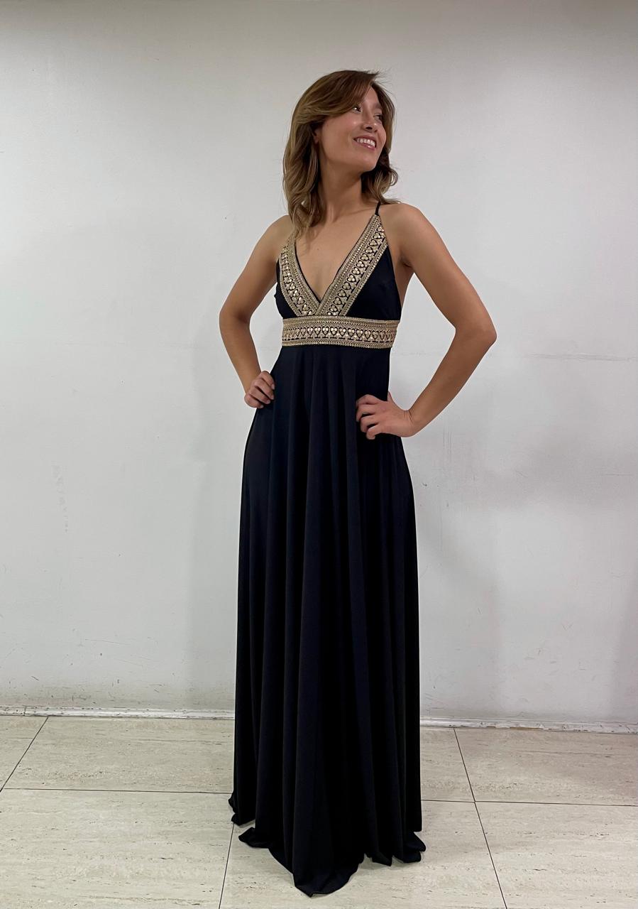 MAXI VESTIDO MARI NEGRO CON HUINCHA DORADA